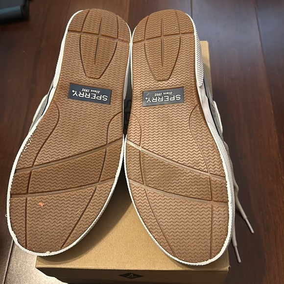 Sperry Topsider - Picture 2 of 3